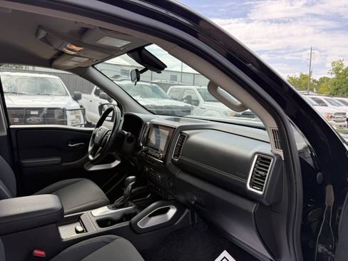 Used 2024 Nissan Frontier SV w/ Technology Package RWD image 9