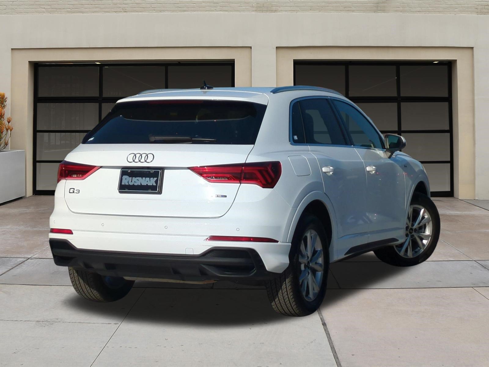 Used 2023 Audi Q3 2.0T Premium w/ Convenience Package AWD/4WD image 4