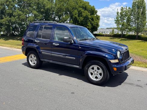 Used 2007 Jeep Liberty Sport RWD image 28