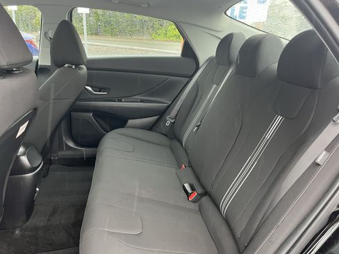 Used 2025 Hyundai Elantra SEL FWD image 14