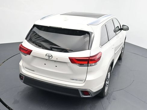 Used 2019 Toyota Highlander AWD V6 image 14