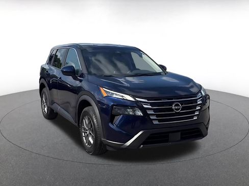 Used 2026 Nissan Rogue SV FWD image 3