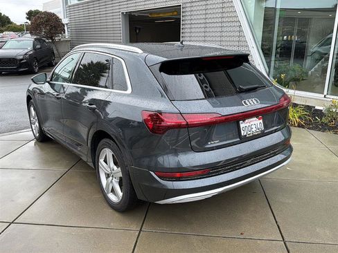 Used 2019 Audi e-tron Prestige w/ Prestige Package image 8