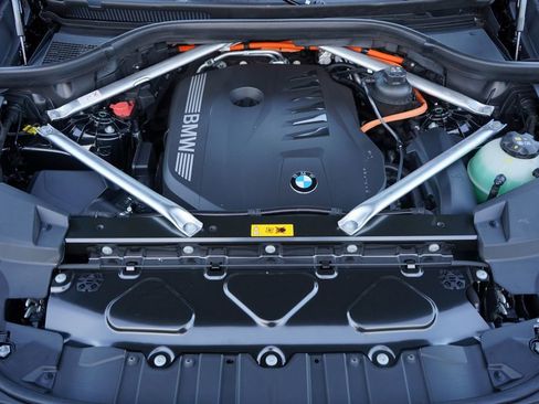 Used 2025 BMW X5 xDrive50e w/ Premium Package image 21