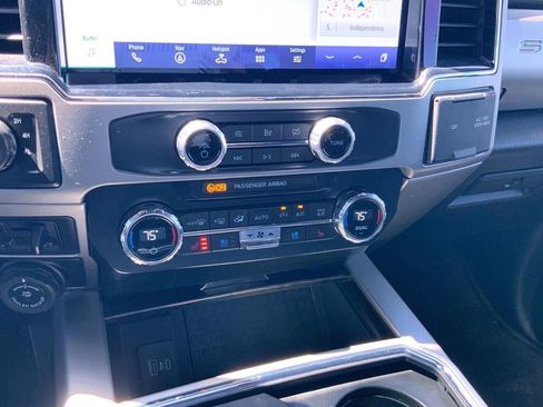 Used 2022 Ford F250 Lariat w/ Lariat Ultimate Package AWD/4WD image 32