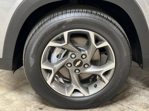 Used 2025 Chevrolet Trax LT w/ Driver Confidence Package FWD image 23