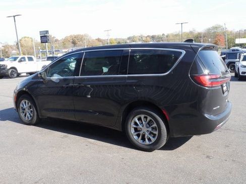 New 2026 Chrysler Pacifica Select AWD/4WD image 6