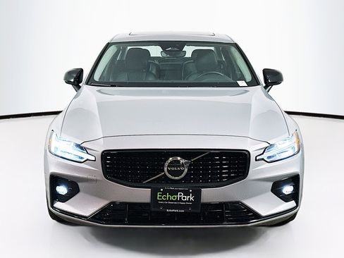 Used 2024 Volvo S60 B5 Core image 2