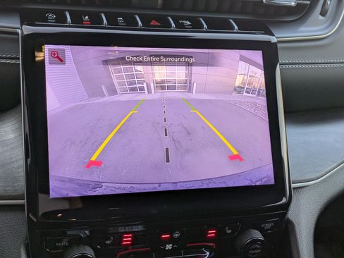 Used 2024 Jeep Grand Cherokee Limited w/ Black Appearance Package image 21