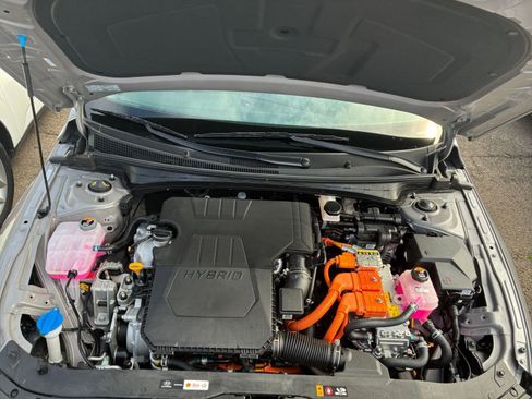 Used 2025 Hyundai Elantra Limited image 34