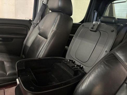 Used 2011 Cadillac Escalade EXT Luxury AWD/4WD image 31