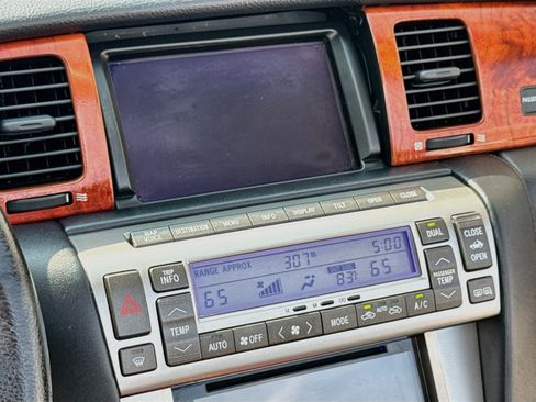 Used 2005 Lexus SC 430 Convertible w/ Preferred Accessory Pkg RWD image 16