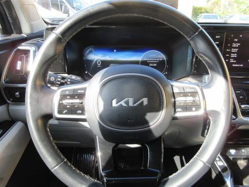 Used 2023 Kia Sorento SX AWD/4WD image 13
