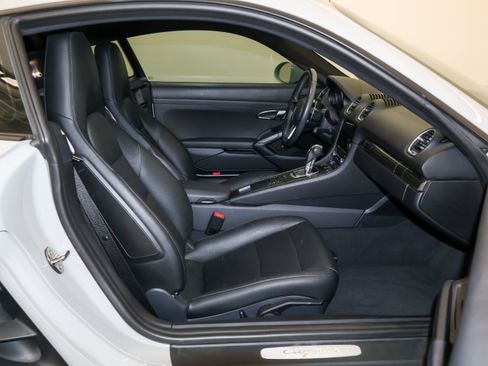 Used 2019 Porsche 718 Cayman RWD image 37
