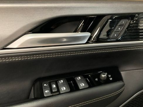 Certified 2025 Jeep Wagoneer Series II AWD/4WD image 25