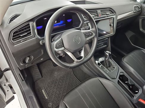 Certified 2022 Volkswagen Tiguan SE image 2