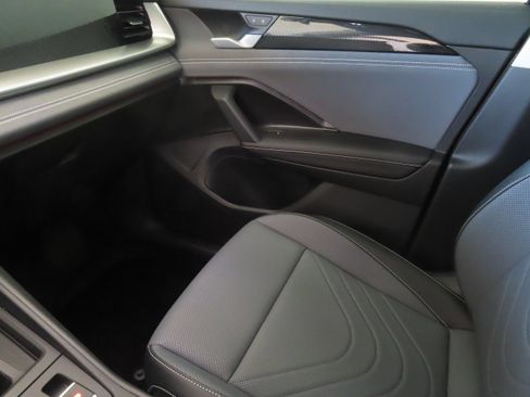 New 2026 Volkswagen Tiguan SE FWD image 19