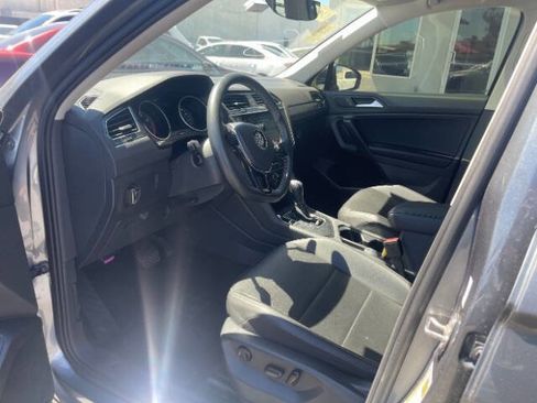 Used 2021 Volkswagen Tiguan SE image 9