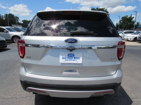 Used 2017 Ford Explorer XLT w/ Equipment Group 202A AWD/4WD image 4