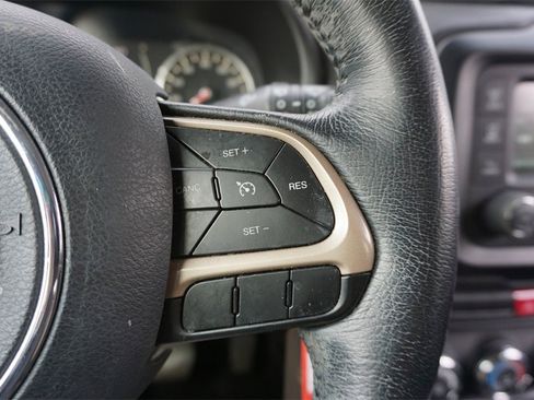 Used 2015 Jeep Renegade Latitude image 7