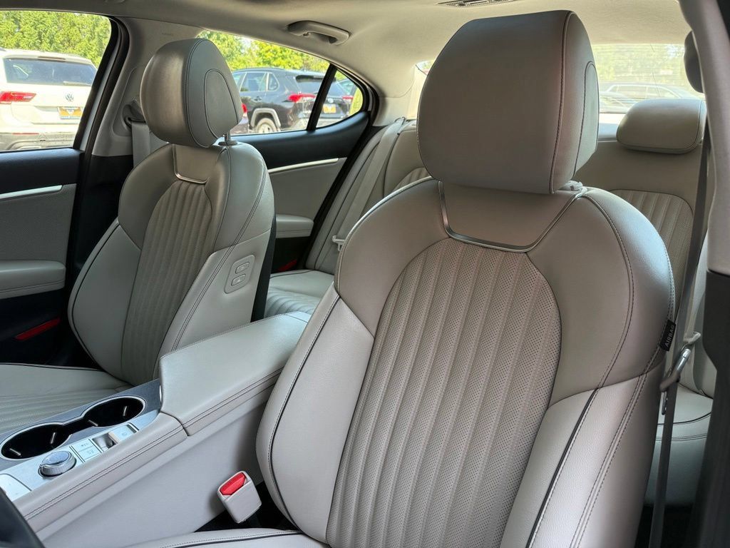 Used 2020 Genesis G70 3.3T w/ Elite Package RWD image 11
