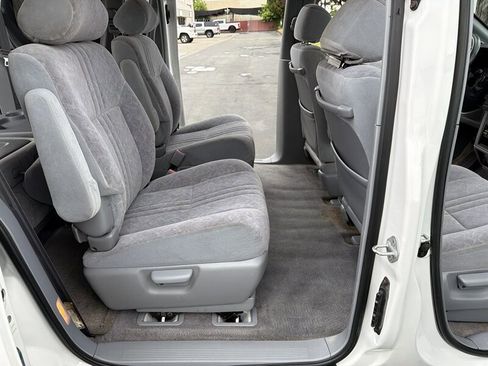 Used 1998 Toyota Sienna LE image 42