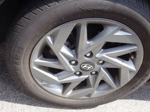 Used 2024 Hyundai Elantra SEL FWD image 8