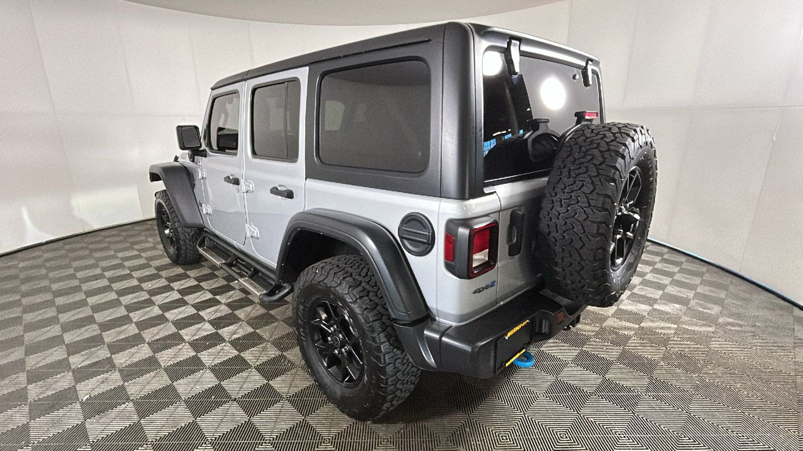 Used 2024 Jeep Wrangler Unlimited AWD/4WD image 5