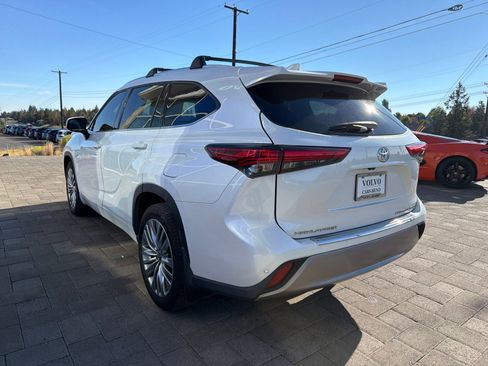 Used 2022 Toyota Highlander Platinum AWD/4WD image 5