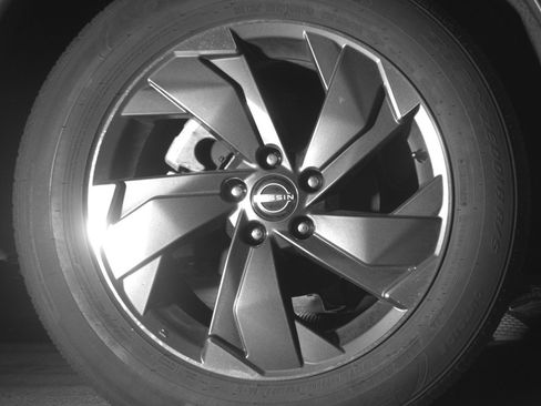 Used 2025 Nissan Rogue SV image 15