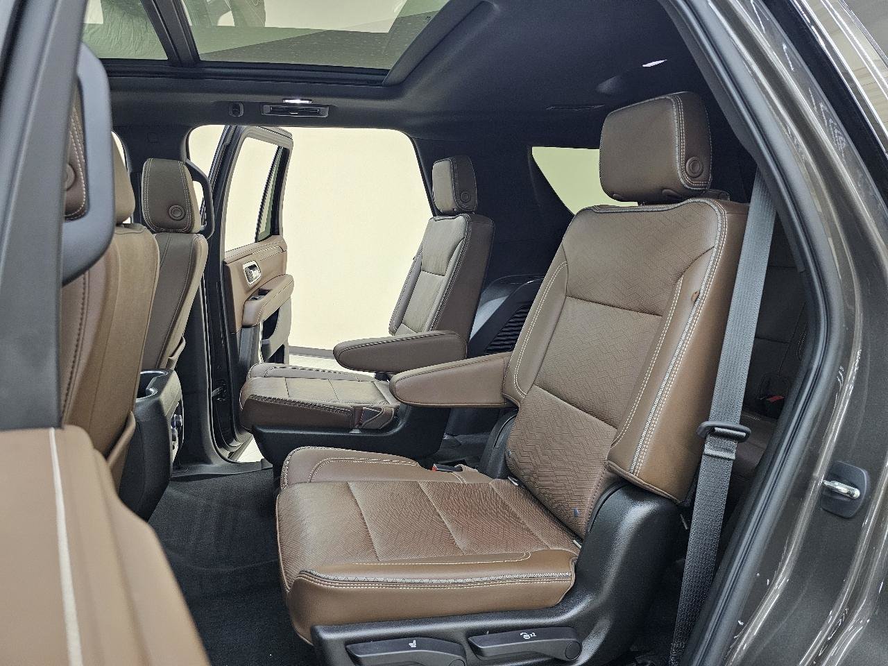 Used 2021 Chevrolet Tahoe High Country w/ Premium Package AWD/4WD image 26
