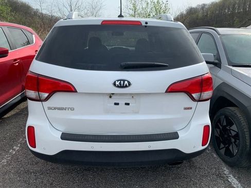 Used 2014 Kia Sorento LX image 3