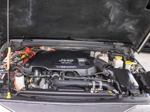 Used 2022 Jeep Gladiator Sport image 16