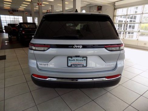 New 2025 Jeep Grand Cherokee Laredo X w/ Luxury Tech Group I RWD image 6