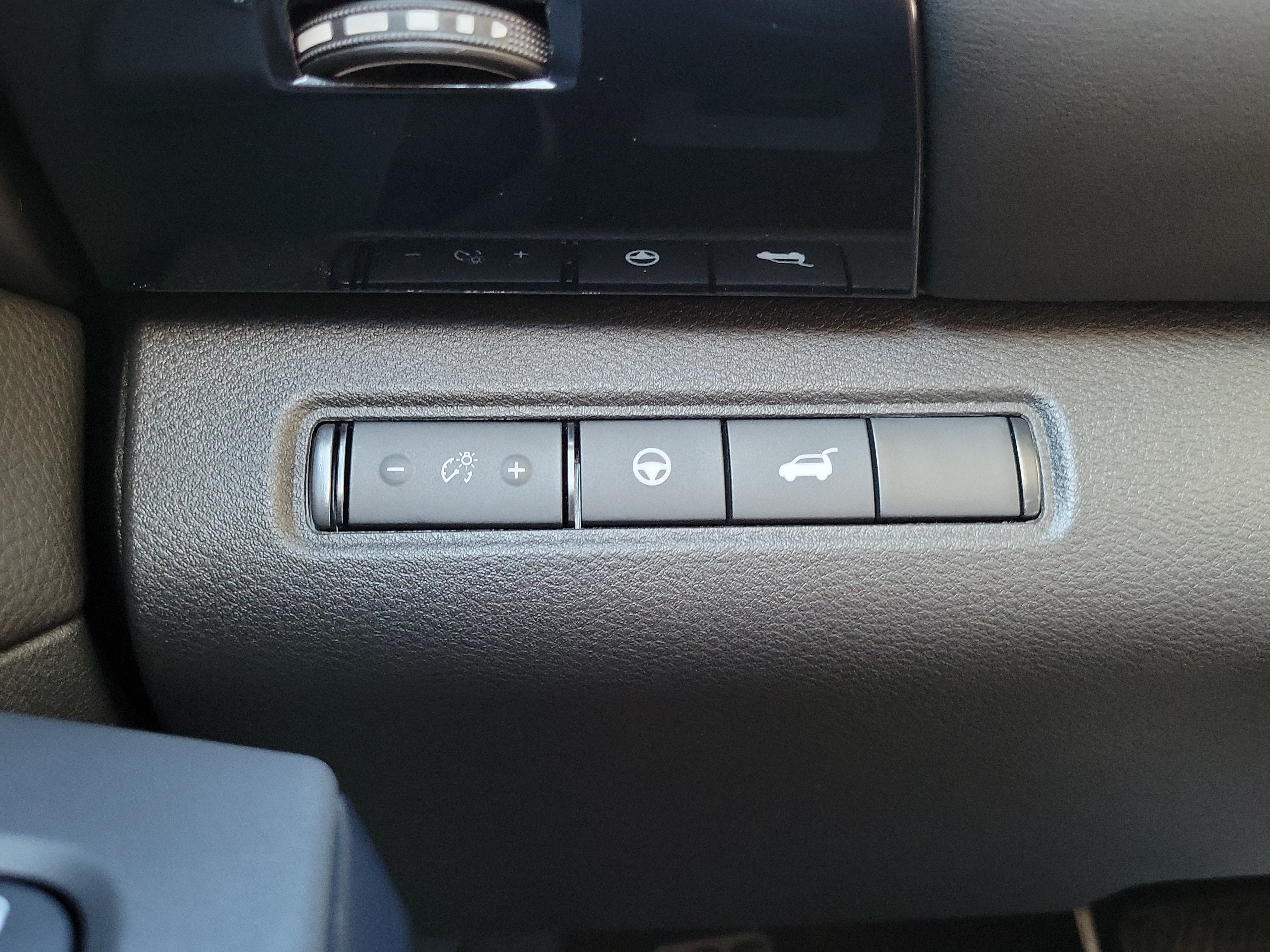 Used 2026 Nissan Pathfinder SV FWD image 28
