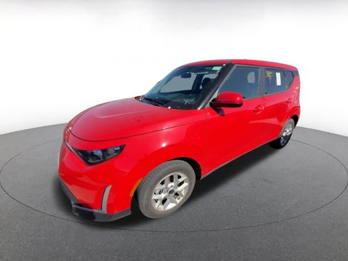 Used 2025 Kia Soul LX w/ LX Technology Package image 3