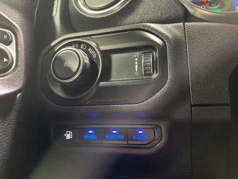 Used 2023 Jeep Wrangler Unlimited Sahara image 20