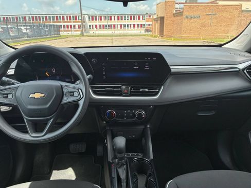 Used 2025 Chevrolet TrailBlazer LT w/ Driver Confidence Package AWD/4WD image 14