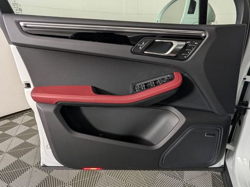 New 2026 Porsche Macan AWD/4WD image 25