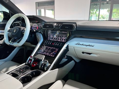 Used 2021 Lamborghini Urus AWD/4WD image 45