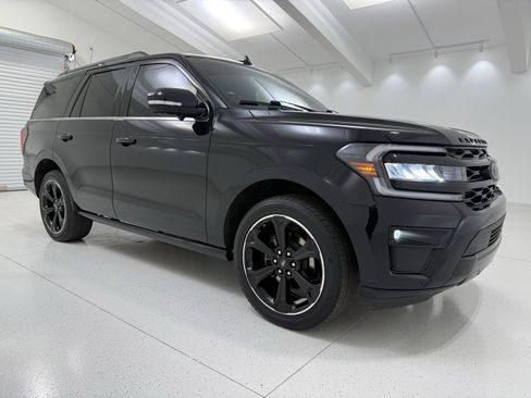 Used 2023 Ford Expedition Limited image 1