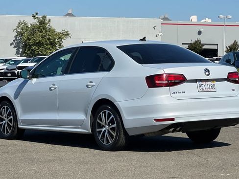 Used 2018 Volkswagen Jetta SE FWD image 7