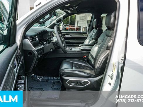 Used 2023 Jeep Wagoneer Series III w/ Preferred Equipment Group image 19