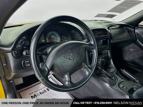 Used 2004 Chevrolet Corvette Coupe w/ Roof Package image 9