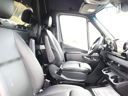 Used 2023 Mercedes-Benz Sprinter 2500 image 26