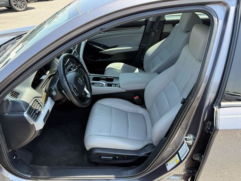 Used 2018 Honda Accord Touring image 11