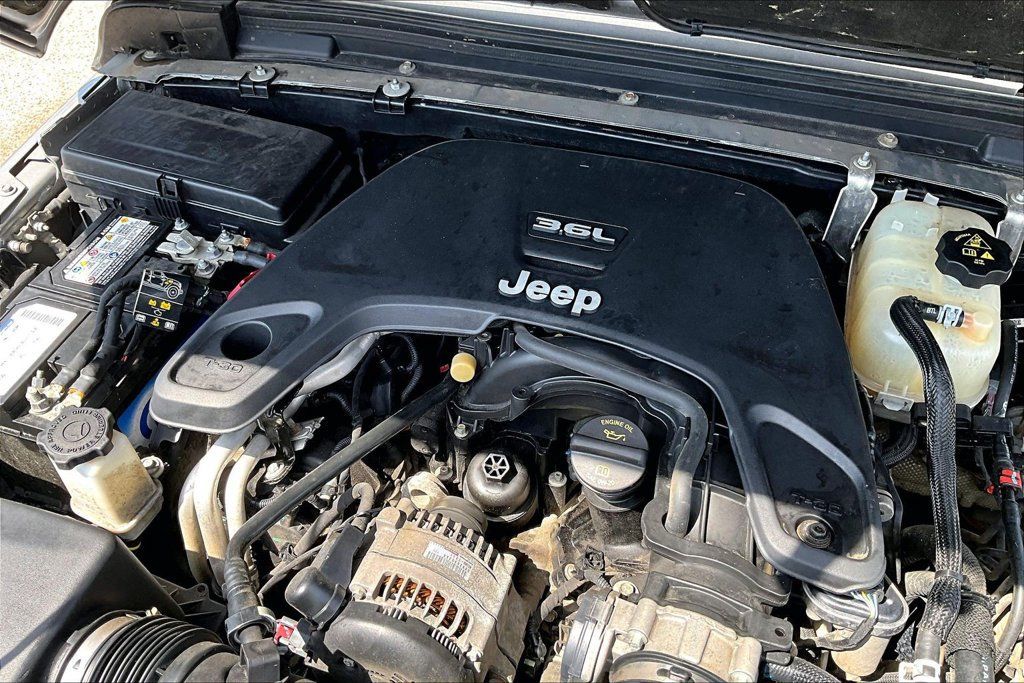 Used 2020 Jeep Gladiator Rubicon w/ Trailer Tow Package AWD/4WD image 31