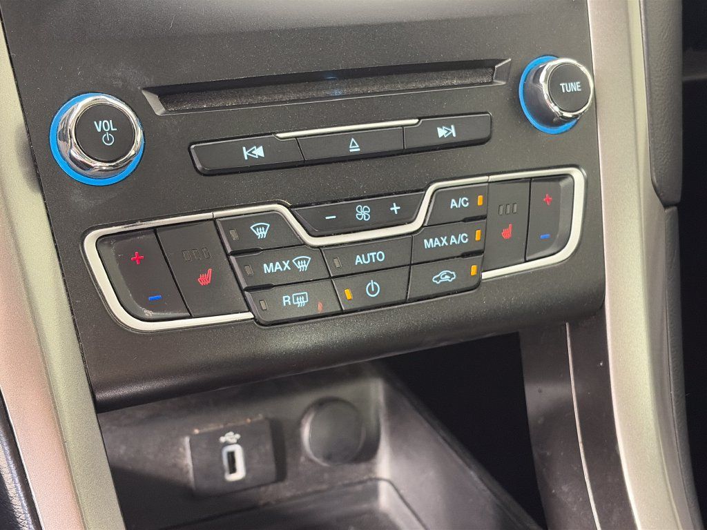Used 2018 Ford Fusion SE w/ Equipment Group 602A FWD image 21