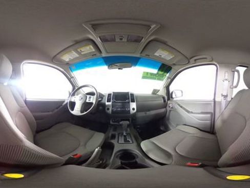 Used 2016 Nissan Frontier 4x4 Crew Cab Long Bed image 5