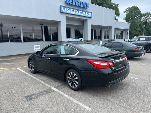 Used 2016 Nissan Altima 2.5 SL w/ Moonroof Package FWD image 6